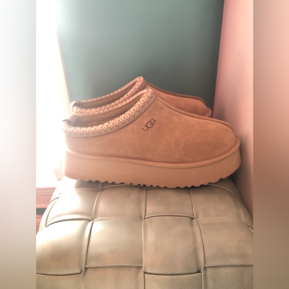 Ugg Tazz size 9